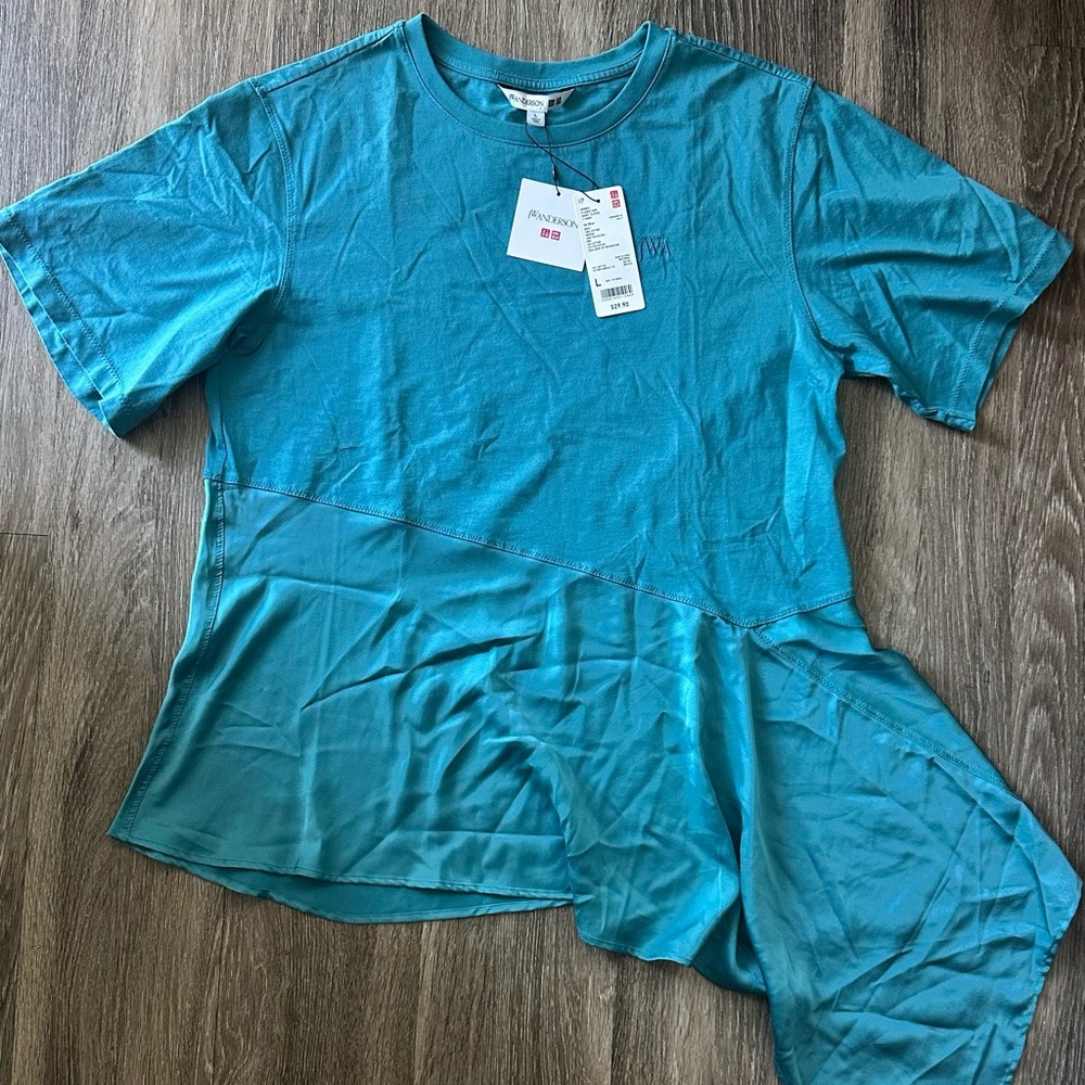 JW Anderson Uniqlo Flared Hem Asymmetrical Short Sleeve T-Shirt Top Large NWT - Picture 2 of 7